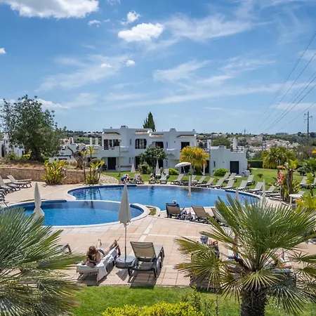 Lejlighed Sunny Flat With A Balcony & Pool By Hostwise