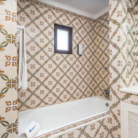 Daire Sunny Flat With A Balcony & Pool By Hostwise *