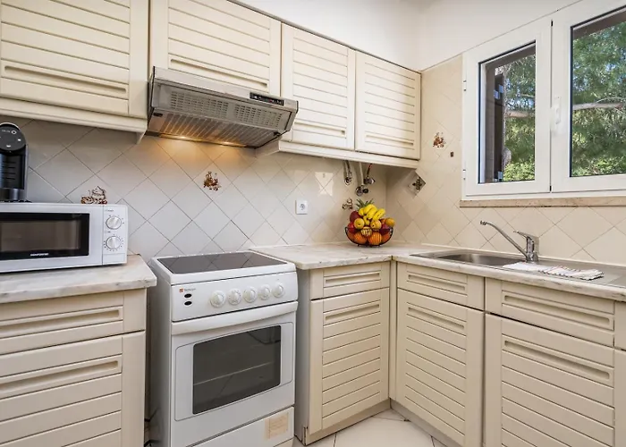 Lägenhet Sunny Flat With A Balcony & Pool By Hostwise