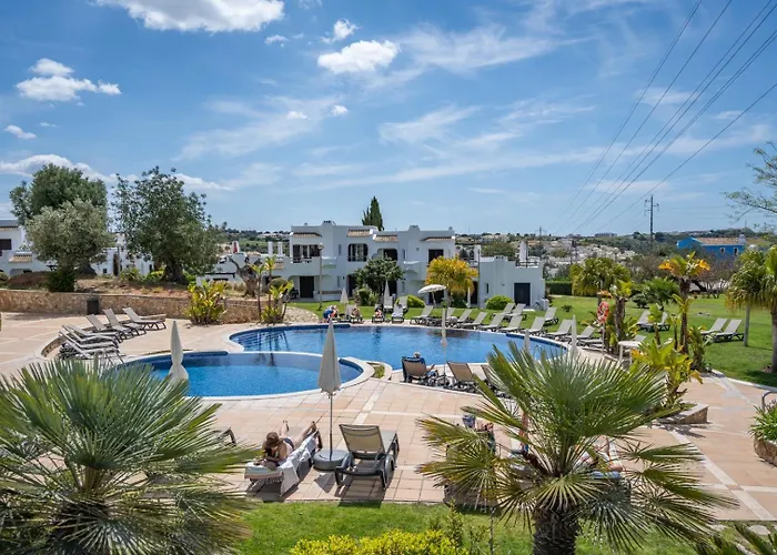 Lägenhet Sunny Flat With A Balcony & Pool By Hostwise