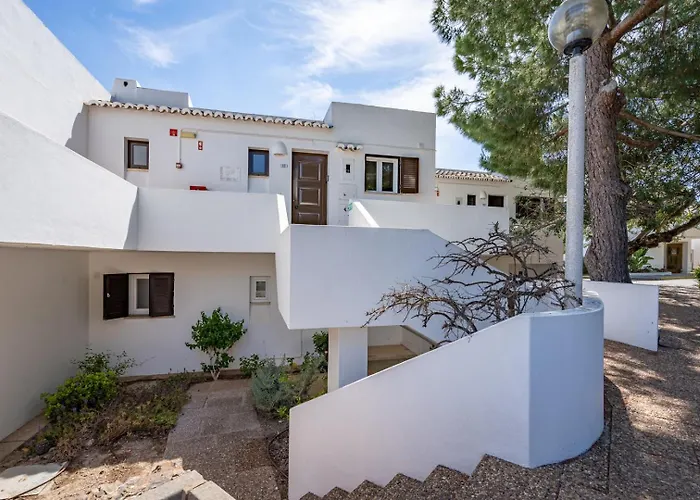 Lägenhet Sunny Flat With A Balcony & Pool By Hostwise *